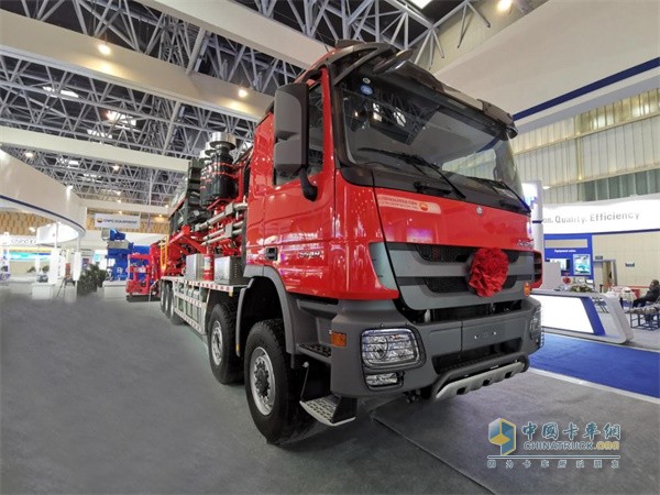 奔馳Actros5548 10x6底盤(pán)不負(fù)開(kāi)采之托