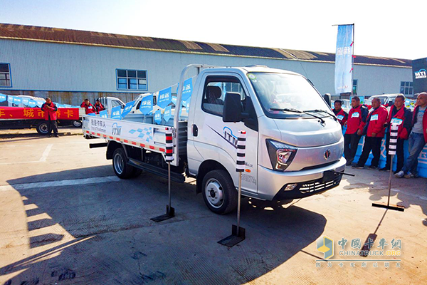 比賽用的飛碟締途GX國(guó)六小卡