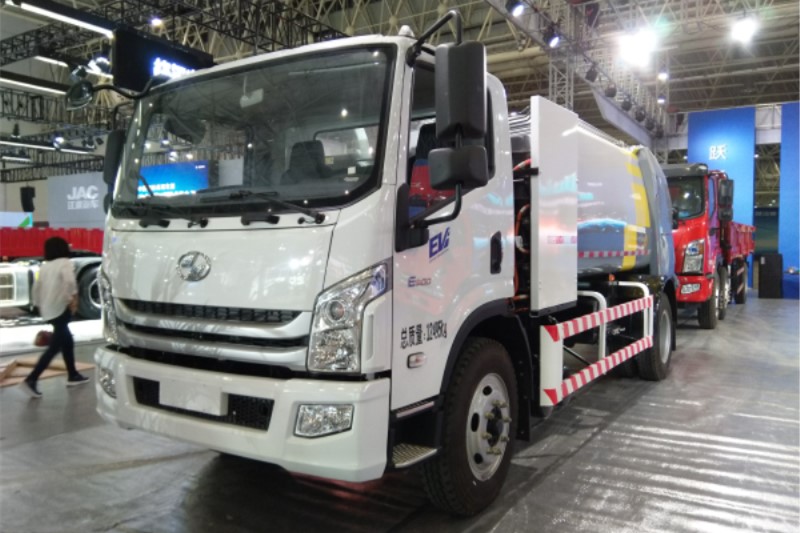 紀(jì)念版C500首次亮相 上汽躍進(jìn)攜6款產(chǎn)品進(jìn)擊武漢車展