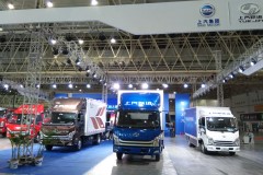【武漢車展】上汽躍進(jìn)國六AMT新品發(fā)布會暨首批紀(jì)念版交車儀式