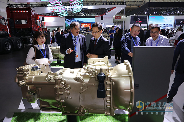 東風商用車龍擎動力總成品牌發(fā)布現(xiàn)場