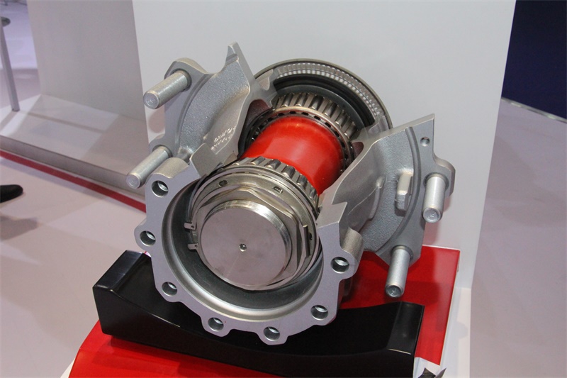 “輕裝上陣 盈者無(wú)畏”，康邁武漢車(chē)展“轂”動(dòng)人心