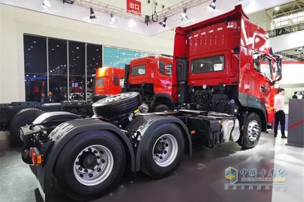 作為東風天龍家族中的豪華長途版，東風天龍KL采用了22項輕量化設計，比同類型重卡輕200kg，實現多拉快跑