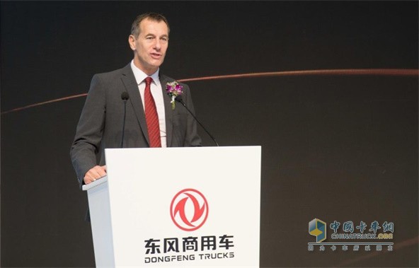 東風商用車有限公司副總經理司徒先生發(fā)表獲獎感言