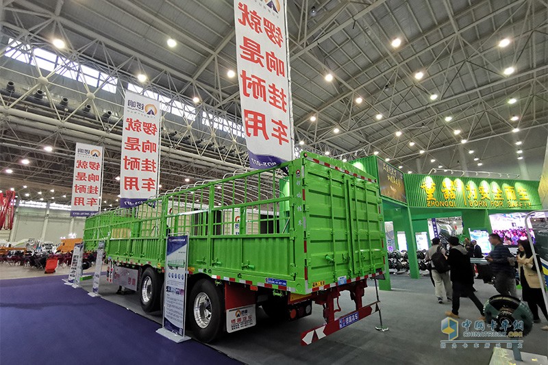 ［武漢車展］容積達(dá)130方的集裝箱亮相武漢車展  鑼響掛車合規(guī)產(chǎn)品更驚艷  