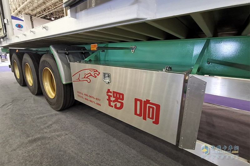 ［武漢車展］容積達(dá)130方的集裝箱亮相武漢車展  鑼響掛車合規(guī)產(chǎn)品更驚艷  