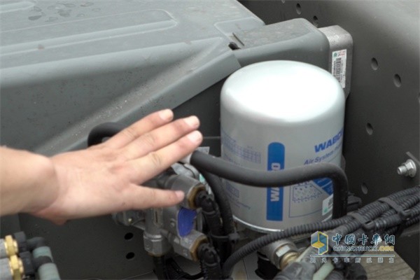 汕德卡搭配威伯科泵閥、福斯接頭