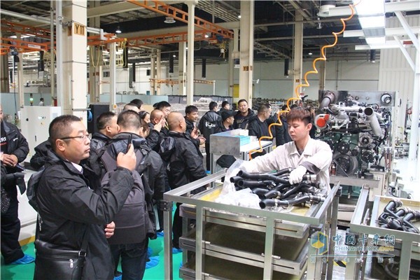 用戶現(xiàn)場參觀解放動(dòng)力惠山基地