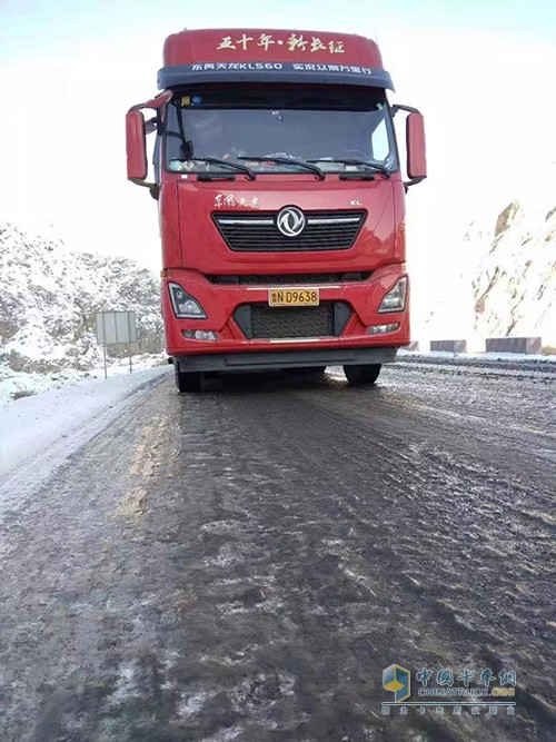 突降暴雪，路遇大堵車