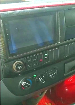 談慶林覺得福田瑞沃ES3的中控臺(tái)的設(shè)計(jì)與布局美觀、實(shí)用