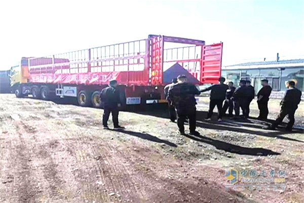 北奔重卡安全進(jìn)萬家巡展率先在鄂爾多斯市東勝展開