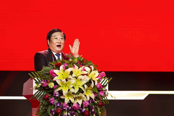 中國重型汽車集團(tuán)有限公司黨委書記、董事長譚旭光