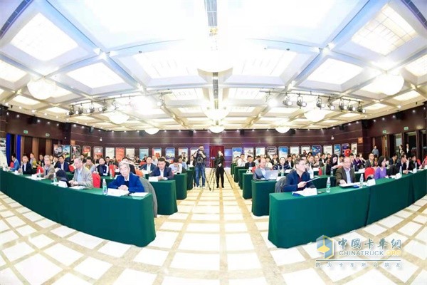 活動現(xiàn)場座無虛席