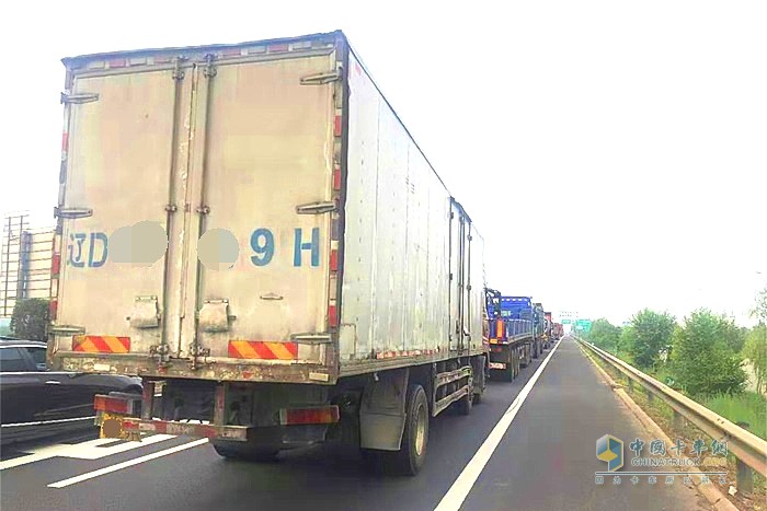 2020年1月1日起，統(tǒng)一將貨車計重收費方式調(diào)整為按車(軸)型收費