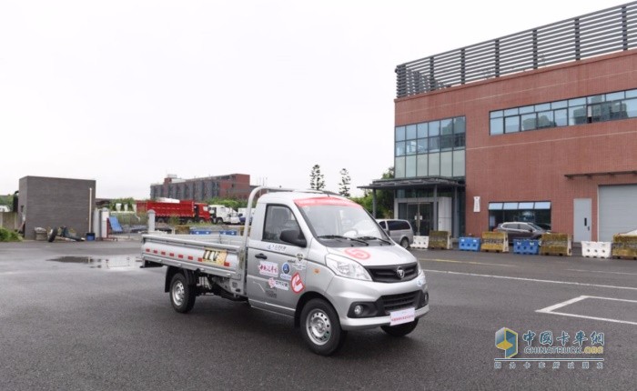 對福田祥菱家進(jìn)行駕駛體驗