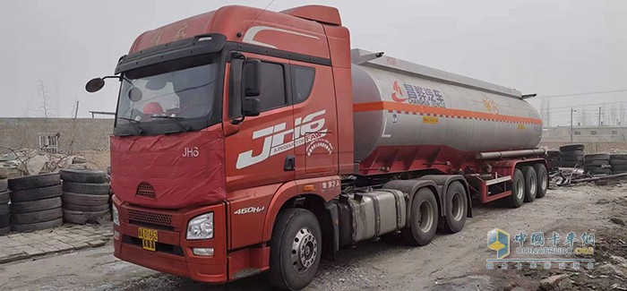 搭載了解放動(dòng)力奧威460馬力發(fā)動(dòng)機(jī)的一汽解放青汽JH6卡車