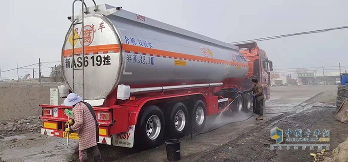 搭載了解放動(dòng)力奧威460馬力發(fā)動(dòng)機(jī)的一汽解放青汽JH6卡車