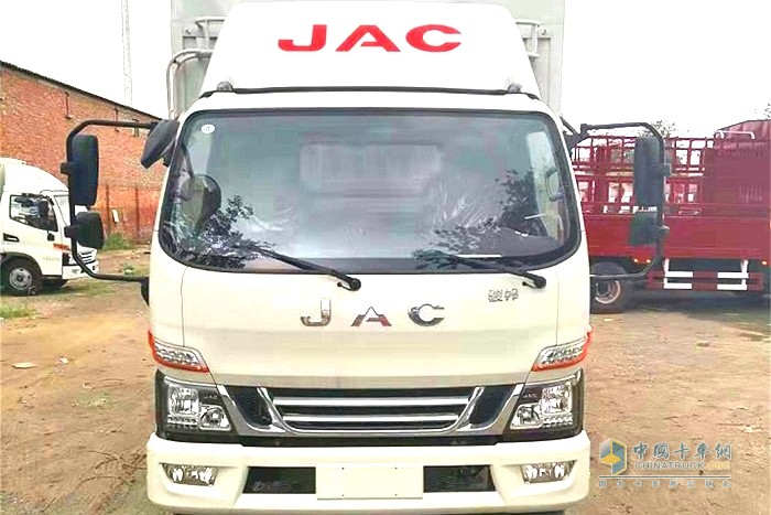 駿鈴V6國(guó)六車型無論重載還是滿載跑起來都很輕松