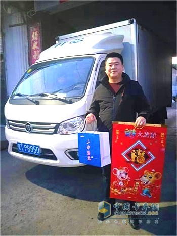 接受主動(dòng)服務(wù)后,客戶露出滿意的笑