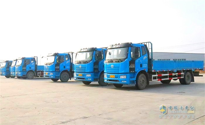 天津宇屹新材料科技發(fā)展有限公司使用的解放運輸車