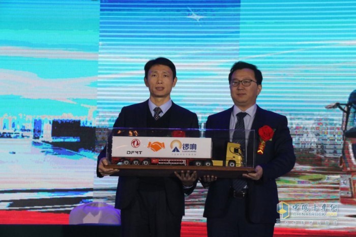 鑼響汽車與東風汽貿簽訂戰(zhàn)略合作協(xié)議