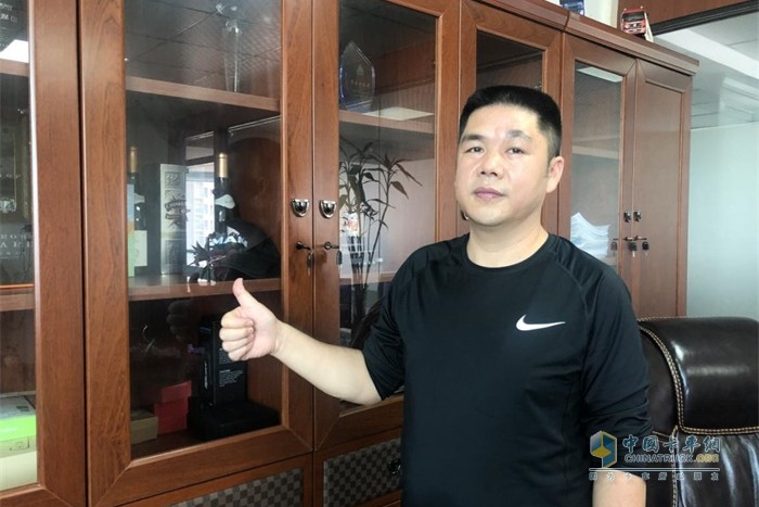 穩(wěn)安物流董事長(zhǎng)姚冬生先生為德國(guó)曼恩點(diǎn)贊