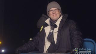 總裁站臺(tái)的沃爾沃卡車疊羅漢是如何拍攝的？