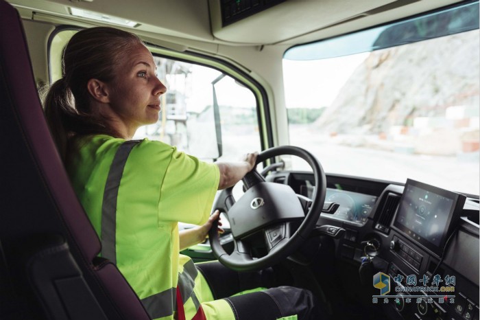 沃爾沃卡車的VDS動態(tài)轉向系統(tǒng)保證駕駛員對車輛的操控性能