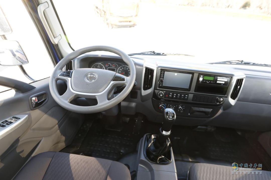 福田瑞沃ES3 6×2三軸工程車內(nèi)飾