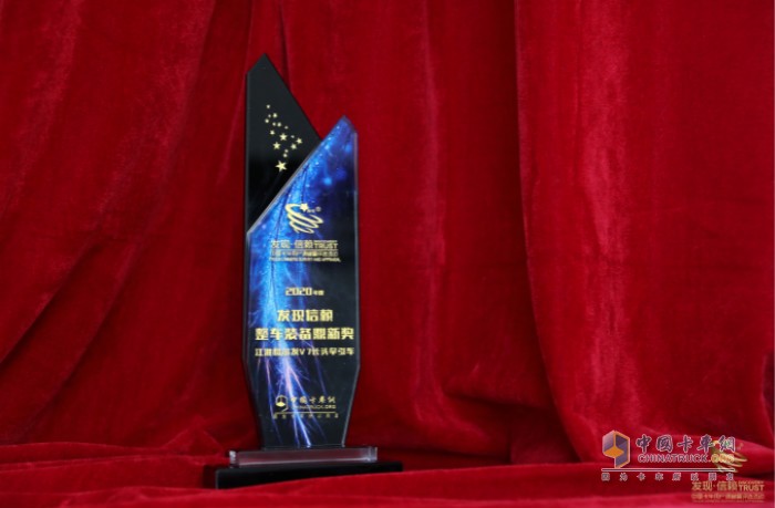 江淮格爾發(fā)V7長(zhǎng)頭牽引車脫穎而出,榮獲“2020年度發(fā)現(xiàn)信賴整車裝備鼎新獎(jiǎng)”