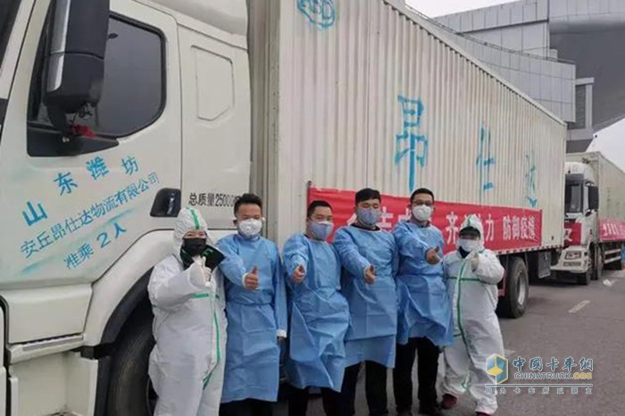 親自投身這場(chǎng)沒有硝煙的抗疫之戰(zhàn)