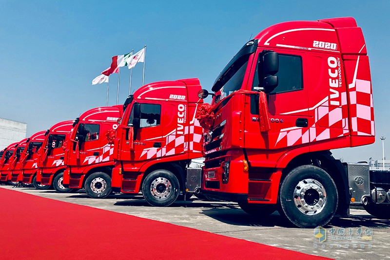 紅巖上新！紅巖杰獅2020牽引車豪輕、豪省、豪舒適