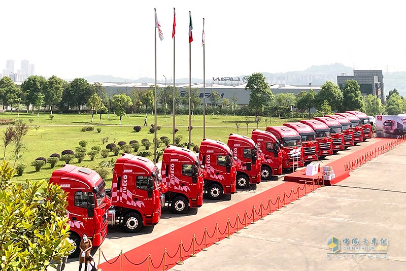 紅巖上新！紅巖杰獅2020牽引車豪輕、豪省、豪舒適