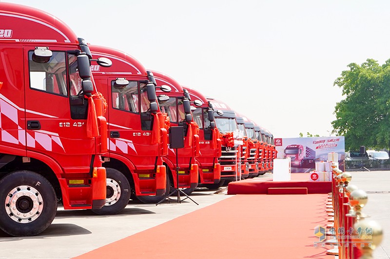 紅巖上新！紅巖杰獅2020牽引車豪輕、豪省、豪舒適