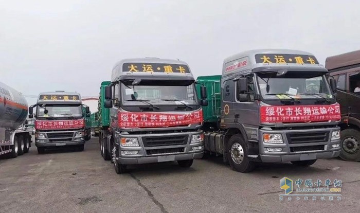 王術(shù)國的車隊現(xiàn)有45臺大運重卡,全部搭載康明斯X12發(fā)動機