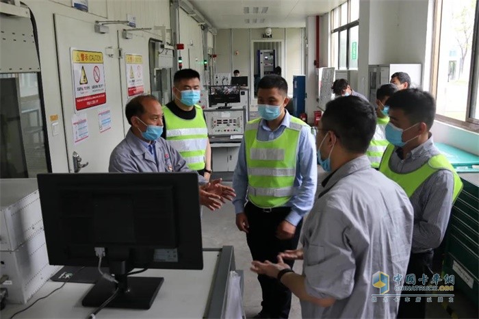 相關人員進行講解