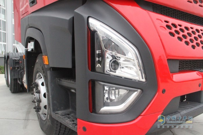 滬尊S200全系標配LED大燈和日間行車燈