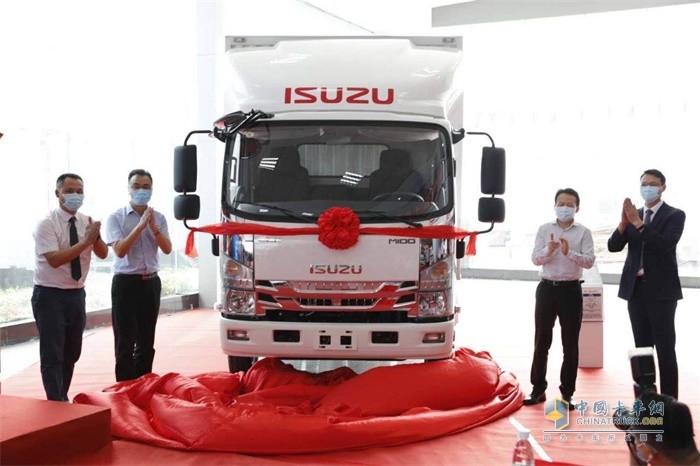 慶鈴五十鈴M系列中體輕卡揭幕儀式