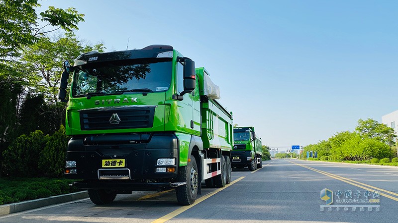 “全勤汕德卡，高效王中王”,中國重汽汕德卡6×4智能渣土車線上搶購會(huì)