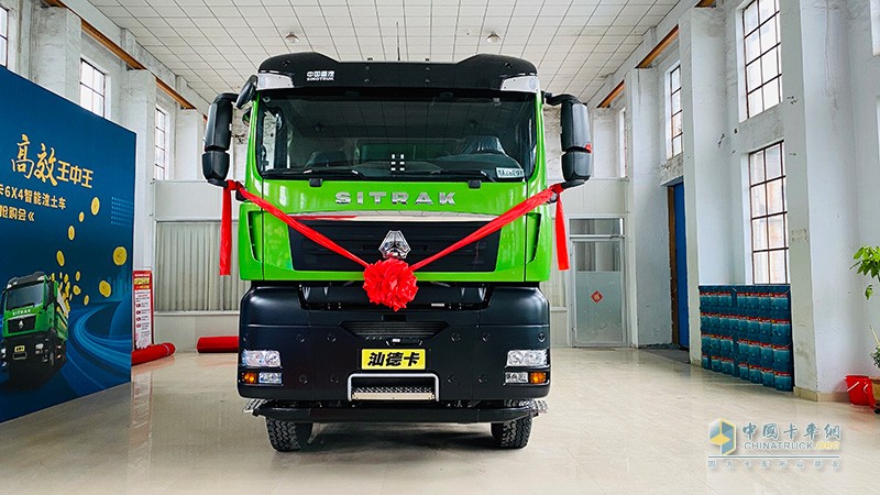 “全勤汕德卡，高效王中王”,中國重汽汕德卡6×4智能渣土車線上搶購會(huì)