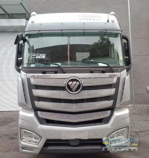 鄭師傅的搭載?？敌镜臍W曼EST超級重卡