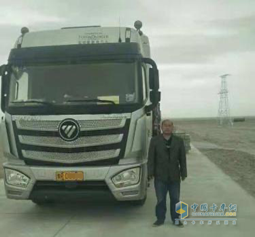 張師傅對?？礨12歐曼超級重卡稱贊有加