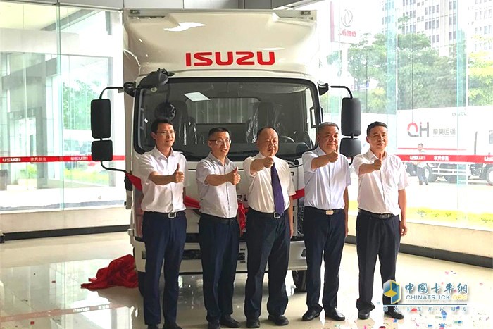 慶鈴五十鈴M系列中體輕卡上市活動現(xiàn)場