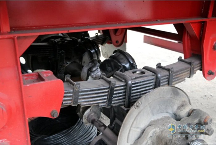 裝配鼓剎的10米兩軸倉(cāng)柵式半掛車(chē)