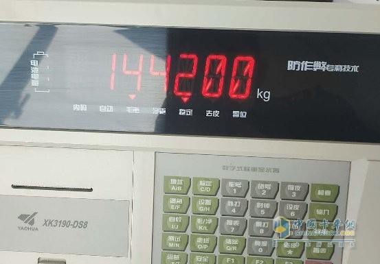 被查處的兩輛車(chē)的超限超載比例均為100%以上