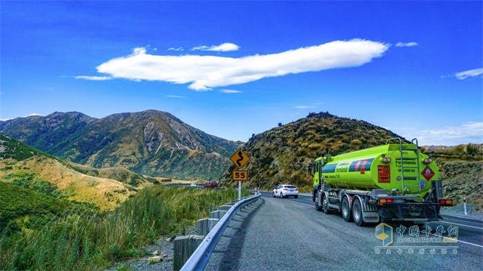 中國(guó)重汽危化品運(yùn)輸車輛