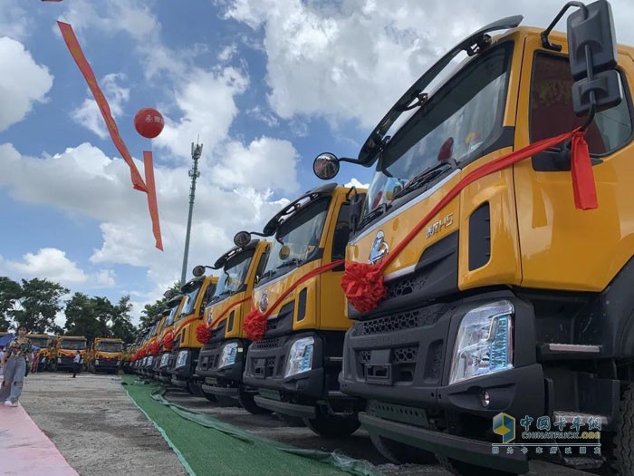 乘龍H5智能渣土車--高效、輕量、舒適