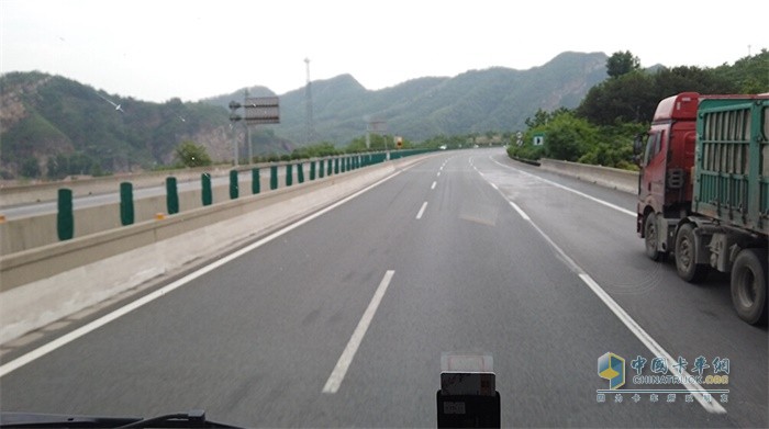 發(fā)動機440馬力1950牛米超車、爬坡不差事