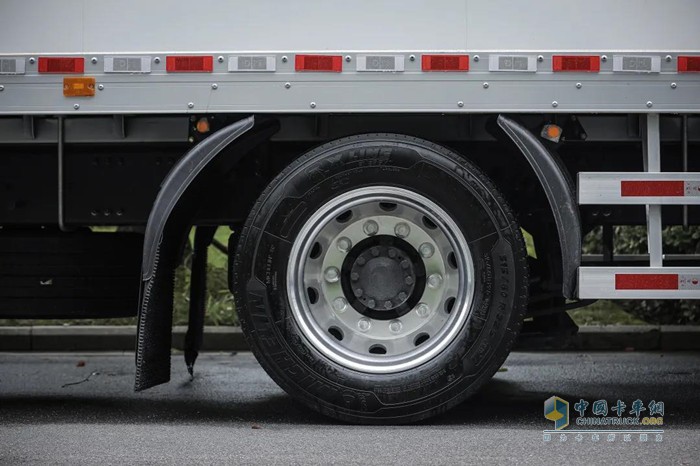 米其林在安全、省油、長(zhǎng)里程和智能管理方面表現(xiàn)卓著