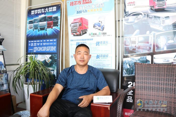 德希文運輸公司的總經(jīng)理袁錚